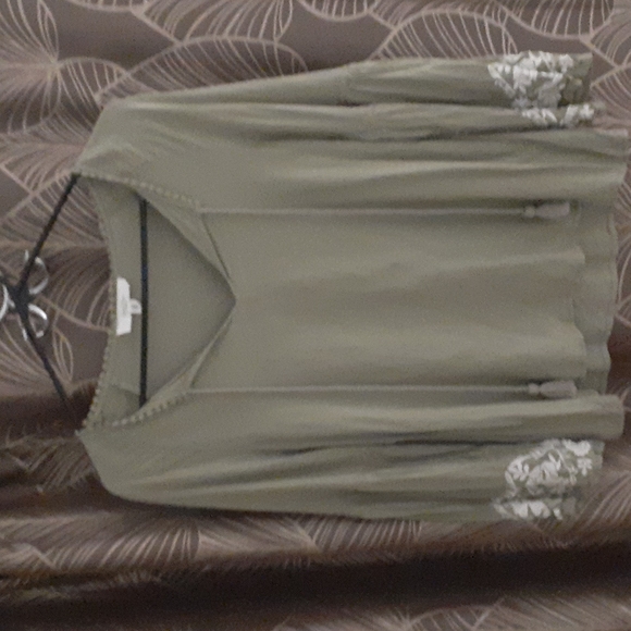 Shirt - Picture 3 of 4